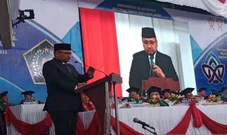 Menteri Agama Yaqut Cholil Qaumas saat menghadiri wisuda sarjana, magister dan doktor UIN STS Jambi, Selasa (8/8/2023). 