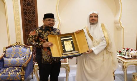 Menteri Agama Yaqut Cholil Qoumas melakukan pertemuan dengan Sekjen Rabithah Alam Islami (Liga Muslim Dunia) Syaikh Ahmad al-Issa di Makkah, Arab Saudi, Rabu (13/7/2022). Kemenag Siap Kerja Sama dengan Liga Muslim Dunia Sukseskan Religion 20