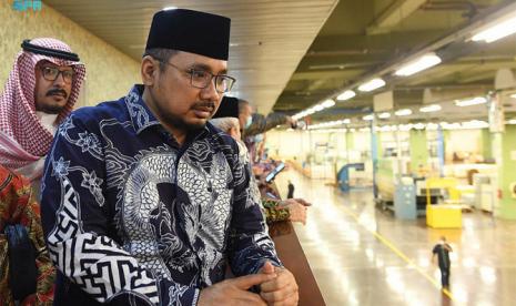 Menag Yaqut Kunjungi Kompleks Percetakan Alquran Raja Fahd. Menteri Agama Yaqut Cholil Qoumas mengunjungi Kompleks Percetakan Alquran Raja Fahd di Madinah, Selasa (23/11). 