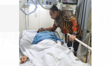 Menteri Agama Yaqut Cholil Qoumas menjenguk David, putra dari pengurus pusat Gerakan Pemuda (GP) Ansor yang menjadi korban penganiayaan anak pejabat pajak, Mario Dandy Satriyo. Hingga kini David masih terbaring di ruang ICU RS Mayapada, Jakarta. (ilustrasi)