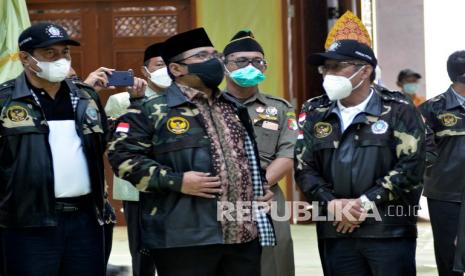 Menag: PTKIN Perlu Inovasi Hidupkan Kajian Keislaman. Foto: Menteri Agama Yaqut Cholil Qoumas (tengah) didampingi Rektor Universitas Islam Negeri Lampung Moh. Mukri (kanan) meninjau pembangunanan masjid di Universitas Islam Negeri Lampung, Lampung, Kamis (14/1/2021). Kunjungan kerja Menteri Agama di Lampung untuk melakukan peluncuran Program Seleksi Prestasi Akademik Nasional dan Ujian Masuk Pergurua Tinggi Keagamaan Islam Negeri (SPAN-UM-PTKIN) yang dipusatkan di Universitas Islam Negeri Lampung.