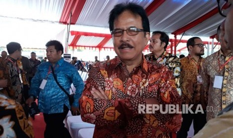 Menteri Agraria dan Tata Ruang/Badan Pertanahan Nasional (BPN) Sofyan Djalil saat menghadiri Penyerahan Sertifikat Tanah Gratis di Takalar, Makassar, Sulawesi Selatan, Kamis (15/2). 