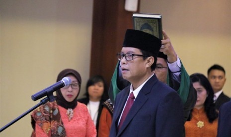 Menteri Agraria dan Tata Ruang/Badan Pertanahan Nasional Sofyan A Djalil melantik Himawan Arief Sugoto sebagai Sekretaris Jenderal Kementerian di Aula Prona, Jakarta, Selasa (22/5).