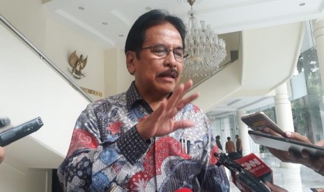 Menteri Agraria dan Tata Ruang/Kepala Badan Pertanahan Nasional Sofyan Djalil usai Rapat bersama Wakil Presiden Jusuf Kalla di Kantor Wakil Presiden, Jakarta, Kamis (29/8).