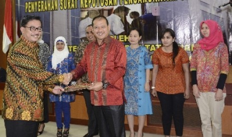 Menteri Agraria dan Tata Ruang/Kepala BPN RI Ferry Mursyidan Baldan (kiri).