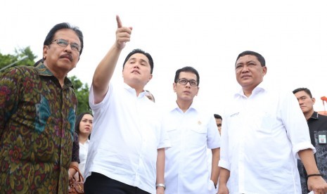 Menteri ATR/Kepala BPN  Sofyan Djalil, Menteri BUMN Erick Thohir, Menteri Pariwisata dan Ekonomi Kreatif Wisnutama, dan Dirut Pelindo III Doso Agung meninjau pengembangan Bali Cruise Terminal di Pelabuhan Benoa, Bali, Jumat (14/2).