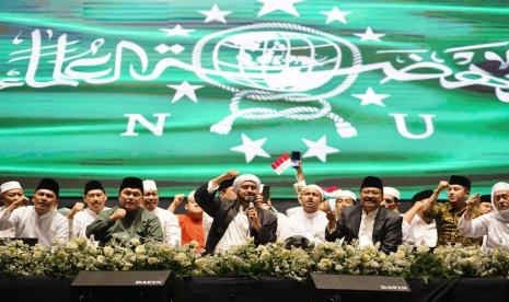 Menteri Badan Usaha Milik Negara (BUMN) Erick Thohir menghadiri Pasuruan Bersholawat bersama Habib Syech Bin Abdul Qodir Assegaf di Stadion Untung Suropati, Kota Pasururan, Jawa Timur, Sabtu (13/8/2023).