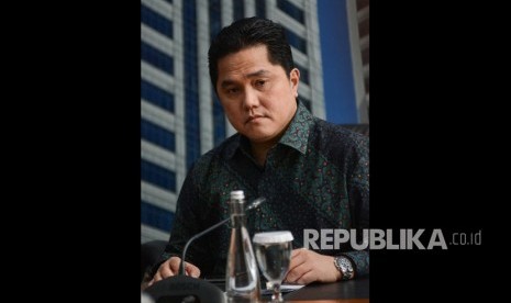 Menteri Badan Usaha Milik Negara (BUMN) Erick Thohir saat konferensi pers di Gedung Kementerian Keuangan, Jakarta, Kamis (5/12).