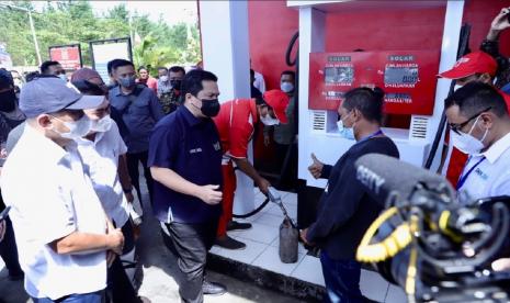 Menteri Badan Usaha Milik Negara (BUMN) Erick Thohir secara resmi meluncurkan program Solar untuk koperasi (Solusi) nelayan di Pelabuhan Perikanan Samudera, Kabupaten Cilacap, Provinsi Jawa Tengah. Menteri BUMN Erick Thohir membuktikan kerja nyata untuk kelompok masyarakat nelayan sehingga menuai dukungan. Tokoh Nelayan Jawa Tengah (Jateng), Ari Nugroho mendukung Erick menjadi Wakil Presiden (Wapres) untuk maju pemilihan umum (pemilu) 2024 mendatang.