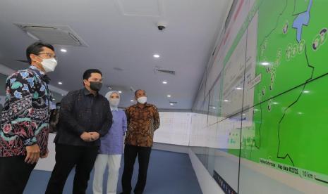  Menteri Badan Usaha Milik Negara (BUMN) Erick Thohir meninjau Pertamina Integrated Enterprise Data and Command Center (PIEDCC) untuk melihat kesiapan dan kesiagaan Pertamina dalam menyalurkan energi hingga pelosok Tanah Air. 