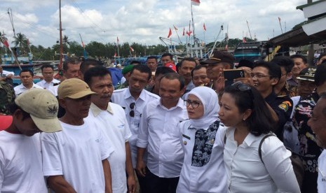 Menteri Badan Usaha Milik Negara (BUMN) Rini M. Soemarno melakukan kunjungan kerjanya ke Kabupaten Lebak pada Rabu (26/10) menyempatkan ‘blusukan’ ke Pusat Pendaratan Ikan (PPI) Binuangeun, Kecamatan Wanasalam, Kabupaten Lebak, Banten.