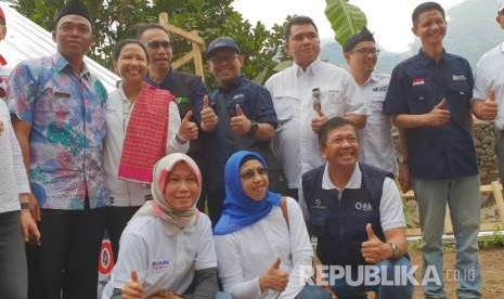  Menteri Badan Usaha Milik Negara (BUMN) Rini Soemarno mengunjungi Baleman (Bale Nyaman), huntara (hunian sementara) yang dibangun untuk korban gempa Lombok, karya rancang bangun Dompet Dhuafa (DD), Ahad (26/8).