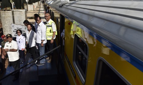 State-Owned Entreprises Minister Rini Soemarno (center) together with Transport Minister Budi Karya Sumadi (two at right) and Acting Governor of Jakarta Sumarsono (left) oversee the project of Soekarno-Hatta Airport train at the Sudirman Baru Station, Jakarta, 