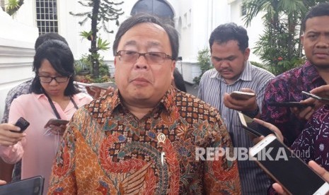 Menteri Bappenas Bambang Brodjonegoro memberikan keterangan pers terkait rapat paripurna di Istana Negara, Senin (2/12). 