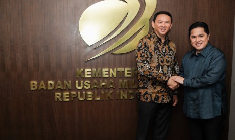 Menteri BUMN Erick Thohir bersama Komisaris Utama Pertamina Basuki Tjahaja Purnama atau Ahok di Kantor Kementerian BUMN, Jumat (22/11).