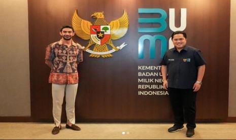 Menteri Bumn Erick Thohir bertemu dengan Aktor Reza Rahardian. Erick menyatakan komitmennya untuk memajukan industri perfilman Tanah Air.