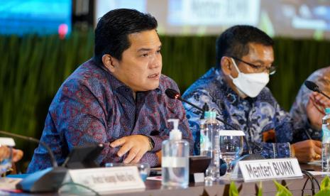 Menteri BUMN Erick Thohir dalam acara State Owned Enterprises (SOE) Investor Roundtable Waskita Karya di Jakarta, Senin (18/4).