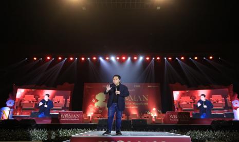  Menteri BUMN Erick Thohir dalam acara WOMAN (Wonderful & Magnificent) 2022 yang diinisiasi oleh BRI Group pada Kamis (21/4/2022).