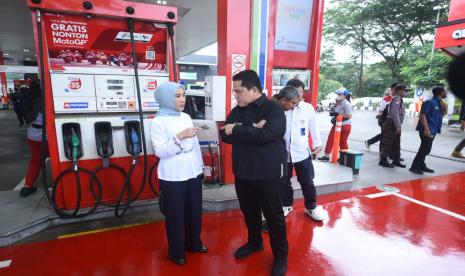 Menteri BUMN Erick Thohir dan Dirut Pertamina Nicke Widywati.