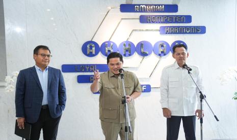 Menteri BUMN Erick Thohir dan Kepala Badan Pengendalian Pembangunan dan Investigasi Khusus (BPPIK) Aries Marsudiyanto di Kantor Kementerian BUMN, Jumat (11/8/2024) 