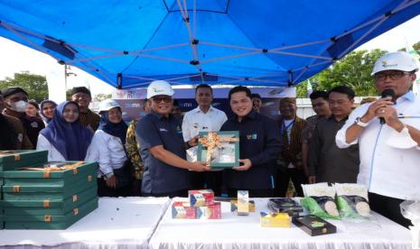 Menteri BUMN Erick Thohir datang ke Deli Serdang untuk meninjau perkembangan pembangunan tiga pabrik minyak makan merah yang difasilitasi Holding PTPN, Jumat (6/1/2023).