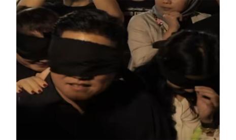 Menteri BUMN Erick Thohir ketika mencoba Kisah Tanah Jawa Pocong Gundul Horror Experience.