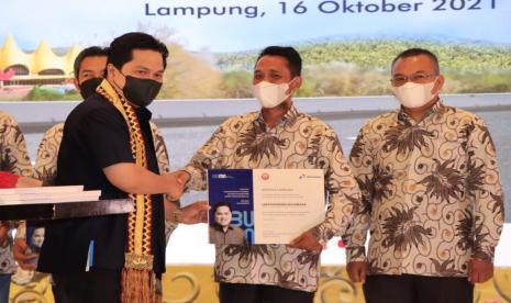 Menteri BUMN Erick Thohir melakukan kunjungan kerja di Lampung, Sabtu (16/10).