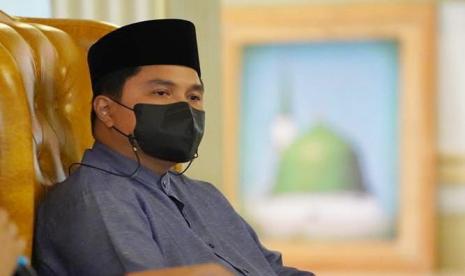 Menteri BUMN Erick Thohir melakukan kunjungan kerja ke Pondok Pesantren Asy-Syifaa Walmahmudiyyah di Desa Haurngombong, Pamulihan, Sumedang, Jawa Barat, Sabtu, (4/12/2021).Koordinator Bidang Politik, Hukum, dan Ham Penggerak Milenial Indonesia (PMI), Nurul Hamim menilai, wajar jika Erick menjadi kandidat cawapres terkuat pada Pilpres 2024. Karena, menurut dia, Erick dikenal sebagai sosok yang tegas, berani, dan merakyat.