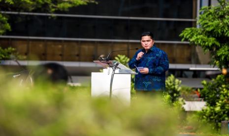 Menteri BUMN Erick Thohir diharapkan  konsisten melakukan pembersihan di lingkungan kementerian BUMN.