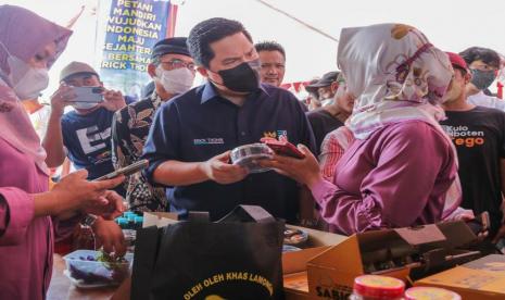 Menteri BUMN Erick Thohir memiliki komitmen besar meningkatkan kualitas hidup masyarakat, termasuk di Banyuwangi. 