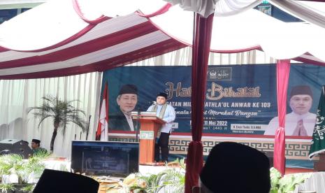 Menteri BUMN Erick Thohir menghadiri halal bihalal dan pasar murah di Pondok Pesantren Mathla’ul Anwar, Pandeglang, Banten, (11/5). Erick Thohir, berkomitmen dalam pemberdayaan ekonomi pesantren. Sebagai program berkelanjutan pemerintah, menurut Erick BUMN dapat meningkatkan ekosistem pangan dengan menggandeng para santri sebagai bagian dari aset kemandirian ekonomi pesantren.