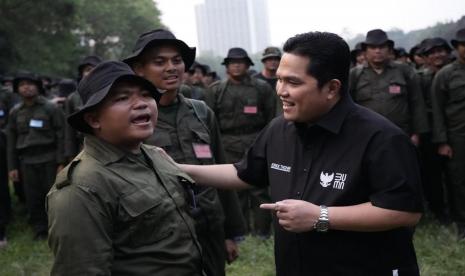 Menteri BUMN Erick Thohir menghadiri inaugurasi bela negara rekrutmen bersama BUMN di Markas Marinir Cilandak, Jakarta, Selasa (2/8/2022)