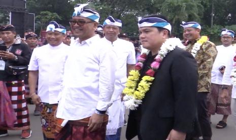 Menteri BUMN Erick Thohir menghadiri puncak acara Dharma Shanti BUMN di Taman Mini Indonesia Indah (TMII), Jakarta Timur.