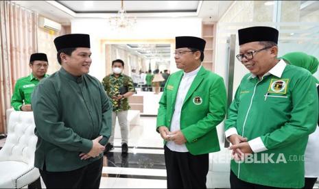 Menteri BUMN Erick Thohir menghadiri Seminar Nasional & Temu Tokoh Wanita Persatuan Pembangunan di DPP PPP, Jakarta, Senin (31/10/2022). Kehadiran Erick didamping  Ketua PPP Muhammad Mardiono, dan Wakil Ketua MPR RI  Arsul Sani.