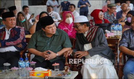 Menteri BUMN Erick Thohir menyambangi  Buya Syech Ali Akbar dan Sholat Maghrib di Ponpes Al Kautsar Medan, Kamis (20/5/2022)