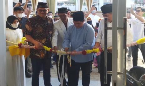 Menteri BUMN Erick Thohir meresmikan Masjid At-Thohir di Lampung.