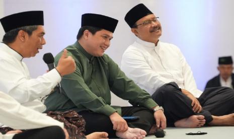 Menteri BUMN Erick Thohir saat memperingati Maulid Nabi Muhammad SAW, 12 Rabiul Awal 1444 H di Masjid At-Thohir, Depok, Jabar, Jumat (7/10/2022).