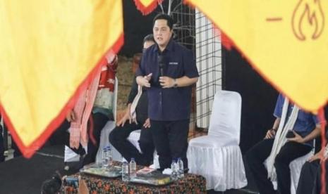 Menteri BUMN Erick Thohir saat mengunjungi Galeri Jatiwangi Art Factory (JAF) di Majalengka, Jawa Barat, Jumat (13/5).