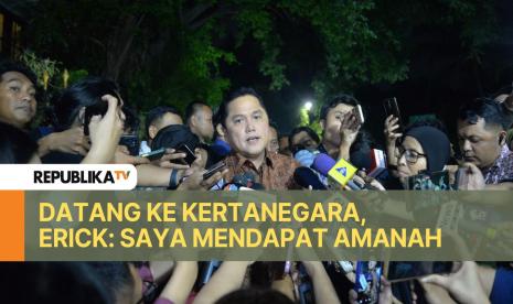 Menteri BUMN Erick Thohir tiba di kediaman Presiden Terpilih Prabowo Subianto, Kertanegara, Jakarta Selatan, Senin (14/10/2024). Presiden Terpilih Prabowo Subianto memanggil sejumlah tokoh yang diyakini bakal menjadi calon menteri/kepala lembaga negara untuk pemerintahan baru ke depan.