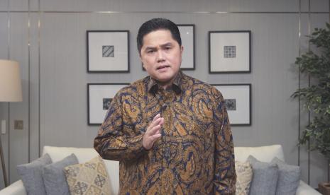  Menteri BUMN Erick Thohir akan menjadikan PLN sebagai holding kelistrikan. Nantinya, di dalam tubuh PLN akan dibetuk 3 subholding yang mengurusi soal pembangkitan, lalu ada subholding yang fokus mengurusi transmisi dan terakhir beyond kwh.