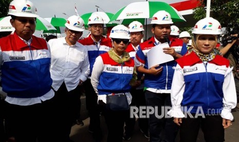 Menteri BUMN Rini Soemarno dan Plt Direktur Utama PT Pertamina (Persero) Nicke Widyawati melakukan peninjauan kesiapan pasokan dan distribusi BBM di Terminal BBM Semarang Group, Jumat (1/6).