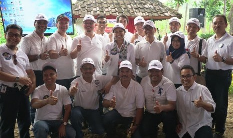 Menteri BUMN, Rini Soemarno, mengunjungi lokasi proyek pembangunan workshop/pabrik kereta api milik PT INKA (Persero) di Desa Ketapang, Kecamatan Kalipuro, Kabupaten Banyuwangi, Jawa Timur. 