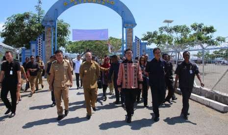 Menteri Dalam Negeri (Mendagri) sekaligus Ketua Badan Nasional Pengelola Perbatasan (BNPP) Tjahjo Kumolo mengunjungi Galeri Atambua, NTT