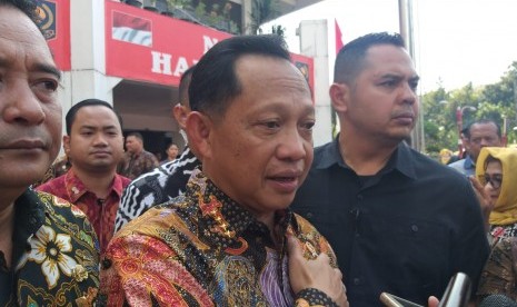 Menteri Dalam Negeri (Mendagri) Tito Karnavian saat diwawancarai wartawan usai melaksanakan apel pagi bersama jajaran Kemendagri, Kamis (24/10).