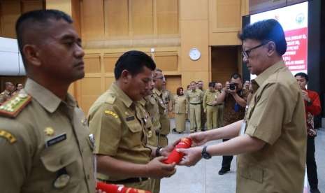 Menteri Dalam Negeri (Mendagri) Tjahjo Kumolo melantik 197 Pejabat di Lingkungan Institut Pemerintahan Dalam Negeri (IPDN), di Sasana Bhakti Praja, Kementerian Dalam Negeri, Jakarta, Senin (17/9)