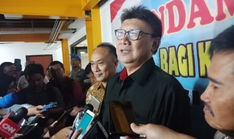 Menteri Dalam Negeri Thahjo Kumolo .