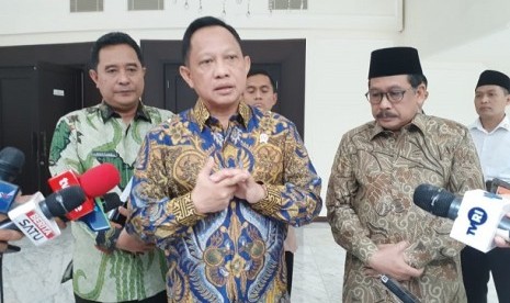 Menteri Dalam Negeri Tito Karnavian dan Wakil Menteri Agama Zainut Tauhid usai dipanggil Wakil Presiden Ma