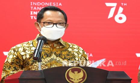 Menteri Dalam Negeri Tito Karnavian. Tito Karnavian mengapresiasi langkah Pemerintah Kota Tangerang Selatan atas realisasi insentif tenaga kesehatan daerah (Inakesda) yang hampir menyentuh angka 100 persen, yakni sebesar 98 persen.