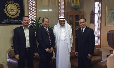 Menteri Desa, Marwan Jafar (dua kiri), dan Presiden Direktur IDB, Muhammad Ali Al Madani (dua kanan), mengadakan pertemuan di Arab Saudi pada Kamis (30/6).