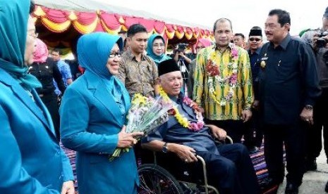  Menteri Desa Marwan Jafar,Gubernur Kalimantan Timur Awang Farouk Ishak, Bupati Paser Yusriansyah Syarkawie,  Amelia Awang Farouk, dan Mutiarni Yusriansyah menghadiri Hari Kesatuan Gerak PKK ke-44 dan Bulan Bakti Gotong Royong Masyarakat XIII, di Paser.